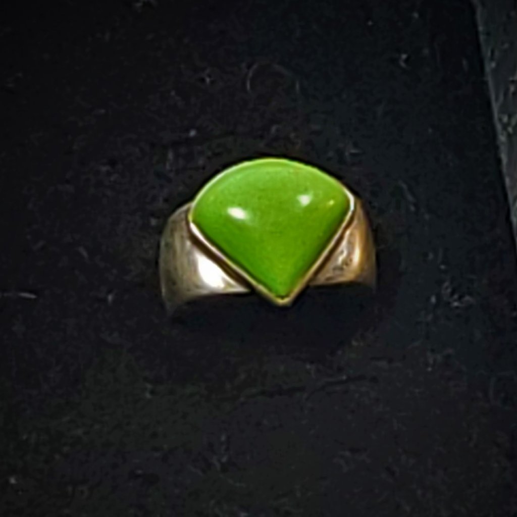 Vintage Sterling Silver Green Gaspeite Stone Ring